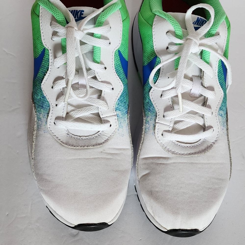 Tennis shoes Nike